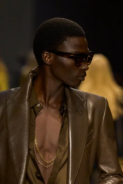 Look 32
